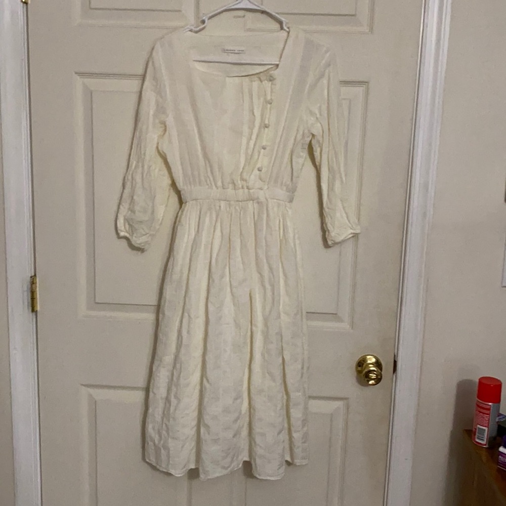 London lace off white crinkle lined square neck